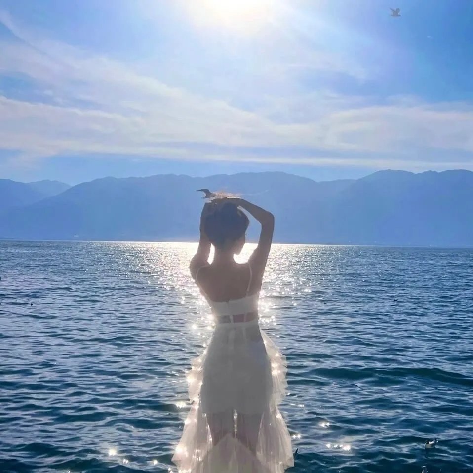 娇憨女郎海报